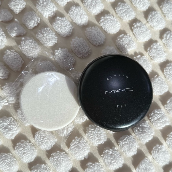 NWOB *not swatched* MAC Cosmetics Studio Fix Plus Powder Foundation| shade: C35 - Picture 2 of 8